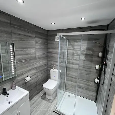 Entire Two Bedroom Guest House & Free Parking Nottingham Esterno foto