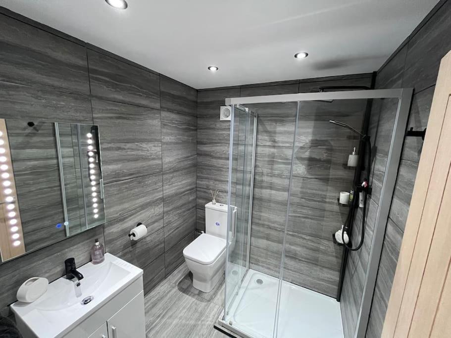 Entire Two Bedroom & Free Parking Appartement