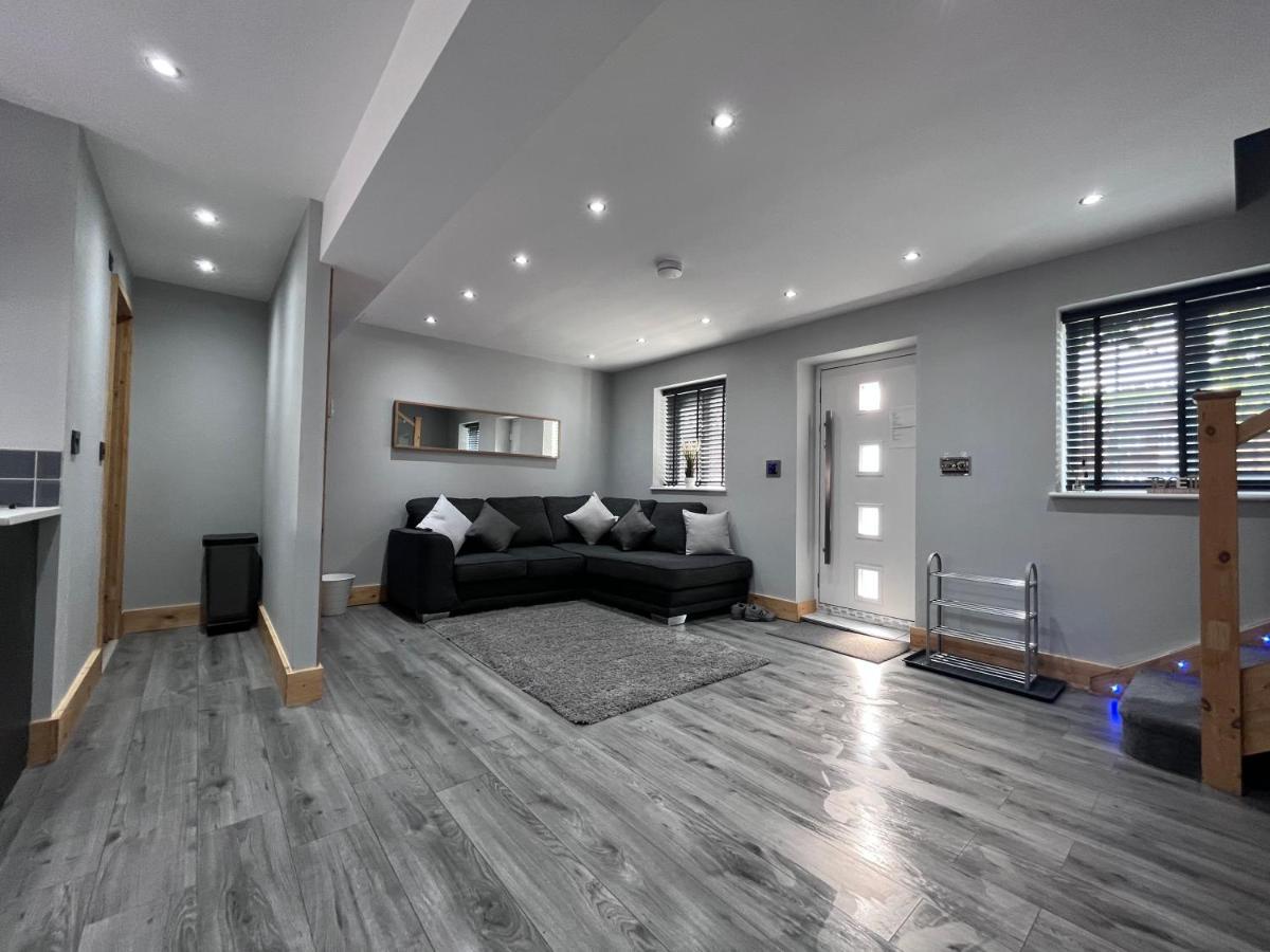 Entire Two Bedroom & Free Parking Appartement *