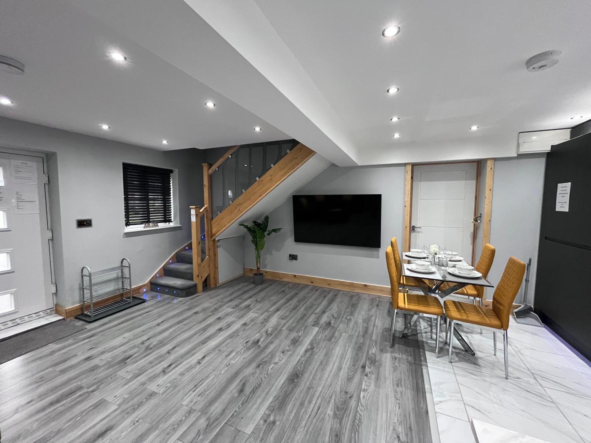 Appartement Entire Two Bedroom & Free Parking